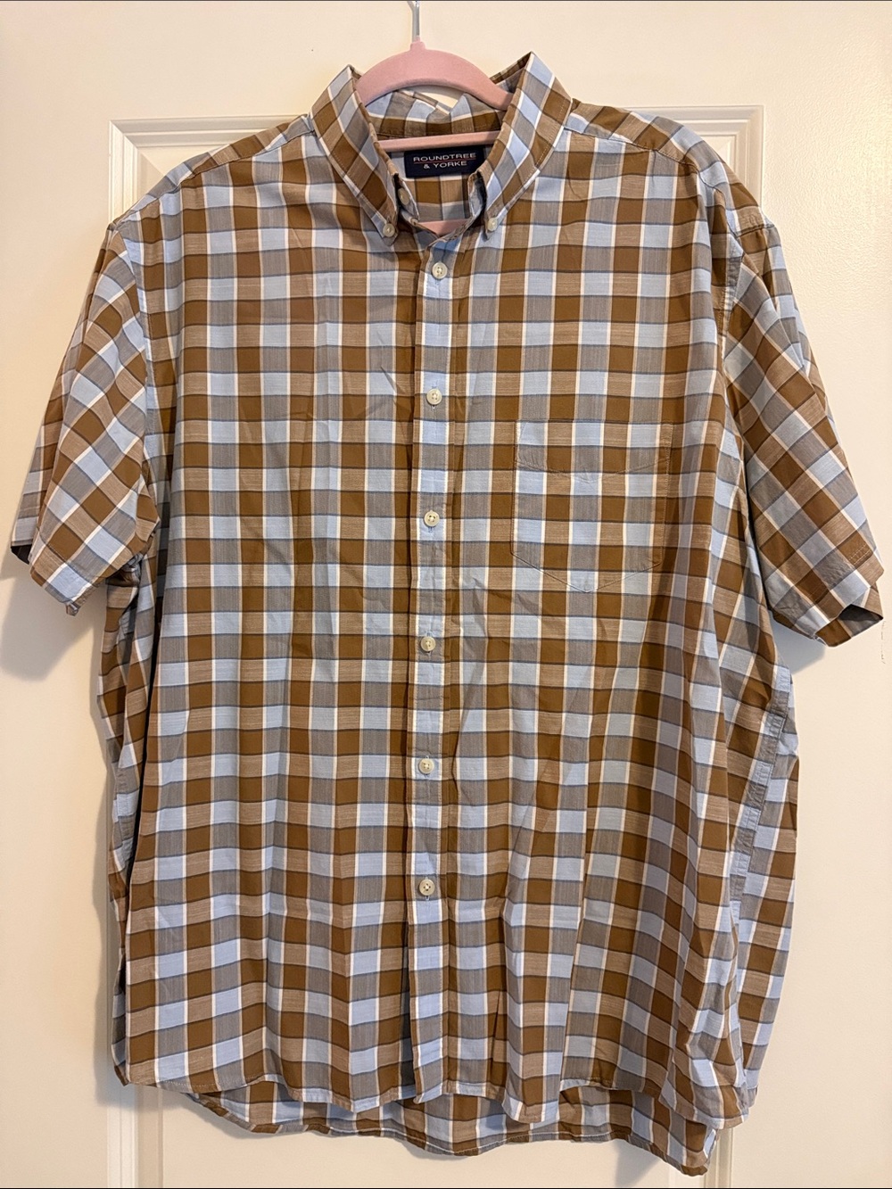Roundtree & Yorke Brown and White Plaid Short-Sleeve Button-Down Shirt